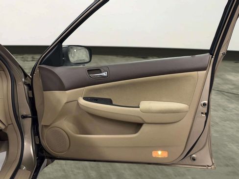 Used 2004 Honda Accord LX image 18