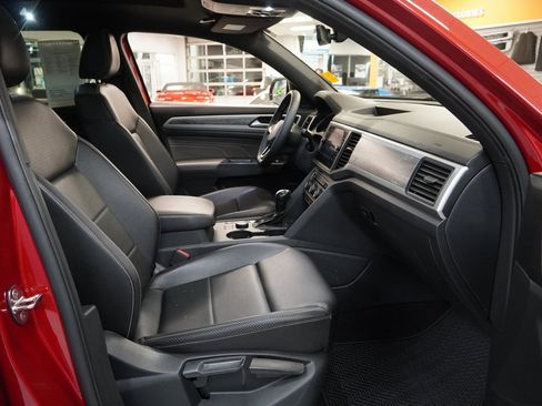 Used 2021 Volkswagen Atlas Cross Sport SE w/ Panoramic Sunroof Package image 33