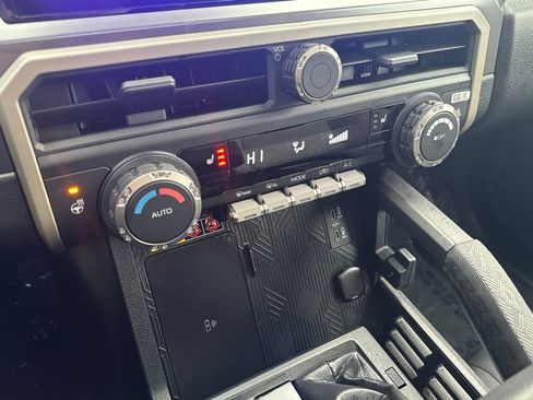 Used 2025 Toyota Tacoma TRD Off-Road image 25
