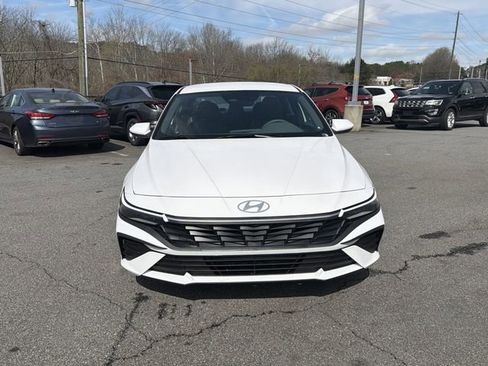 New 2026 Hyundai Elantra SE image 2