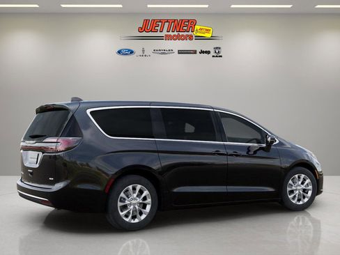 New 2026 Chrysler Pacifica Select image 7