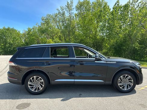Used 2023 Lincoln Aviator AWD image 9