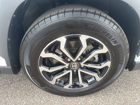 Used 2025 Toyota Corolla Cross AWD Hybrid image 13