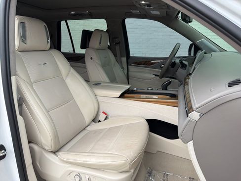 Used 2022 Cadillac Escalade Premium Luxury Platinum w/ Heavy-Duty Trailer Package image 14