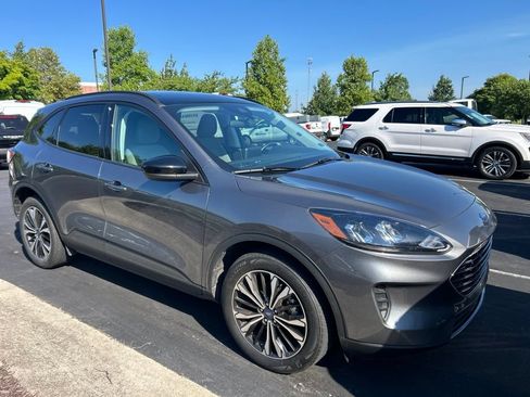 Used 2021 Ford Escape SE w/ SE Sport Appearance Package AWD/4WD image 2