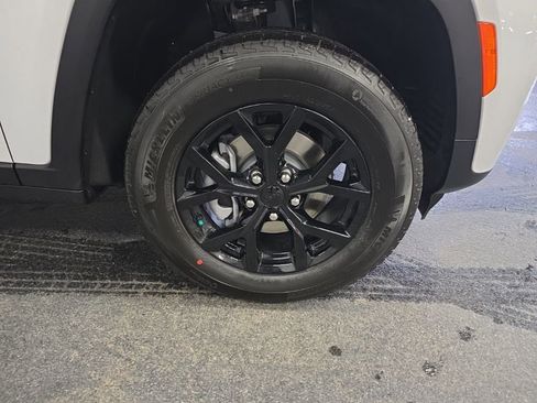 New 2026 Jeep Grand Cherokee Altitude image 13