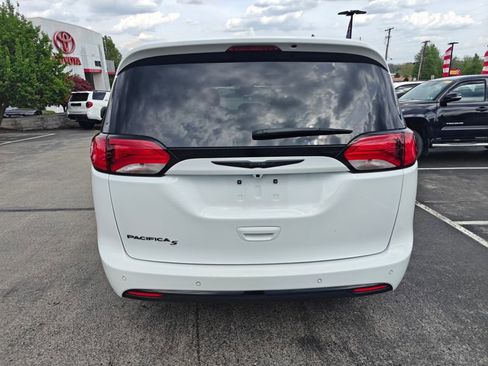 Used 2020 Chrysler Pacifica Touring-L Plus FWD image 5