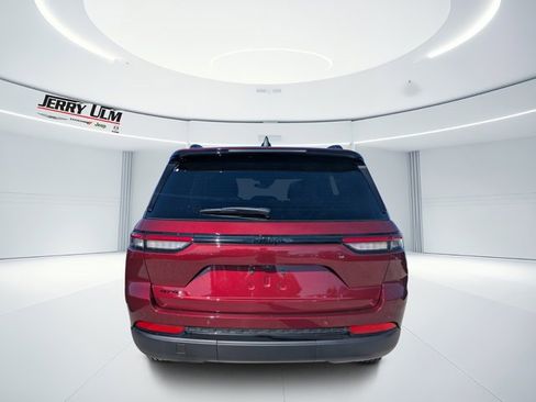 New 2025 Jeep Grand Cherokee Altitude image 4