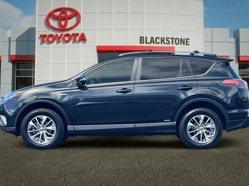 Used 2017 Toyota RAV4 XLE w/ Convenience Package AWD/4WD image 6