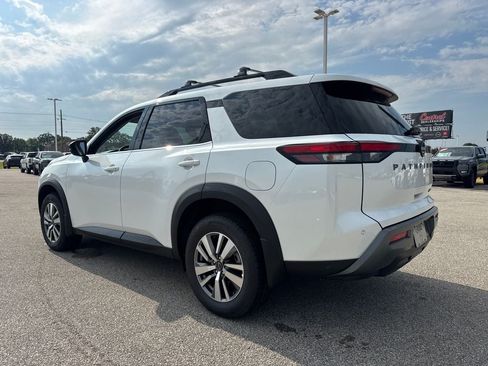 New 2026 Nissan Pathfinder SL AWD/4WD image 4