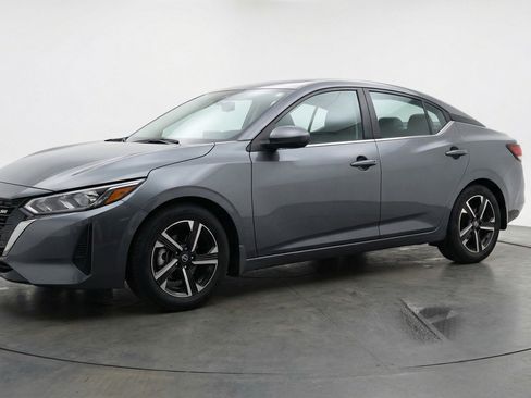 Used 2025 Nissan Sentra SV image 3