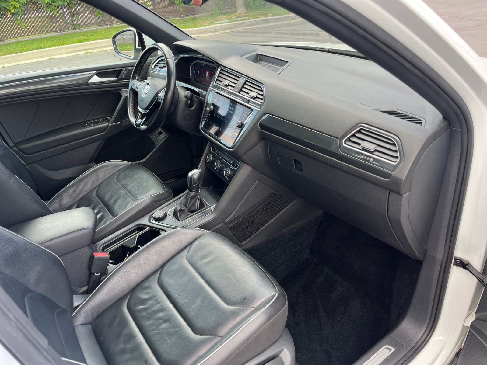 Used 2020 Volkswagen Tiguan SEL Premium R-Line w/ 3rd Row Seat Package AWD/4WD image 28