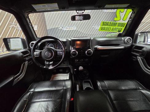 Used 2012 Jeep Wrangler Unlimited Rubicon w/ Dual Top Group image 21