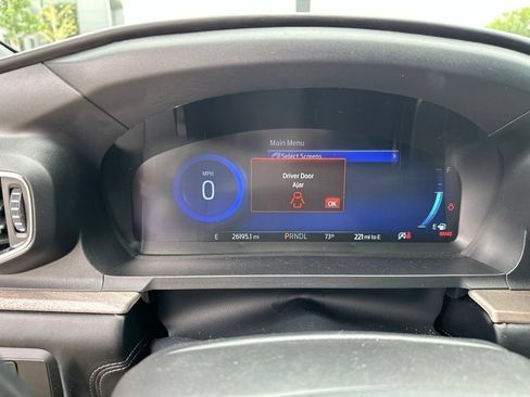 Used 2023 Ford Explorer Platinum w/ Technology Package AWD/4WD image 14