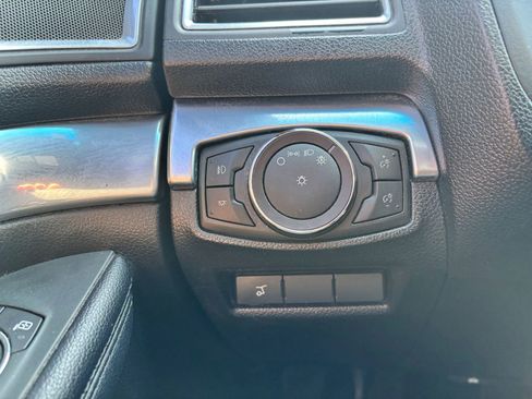 Used 2018 Ford Explorer Limited image 32
