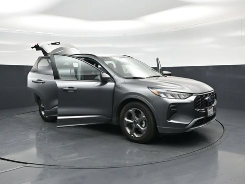 Used 2023 Ford Escape ST-Line w/ Tech Pack #1 FWD image 31
