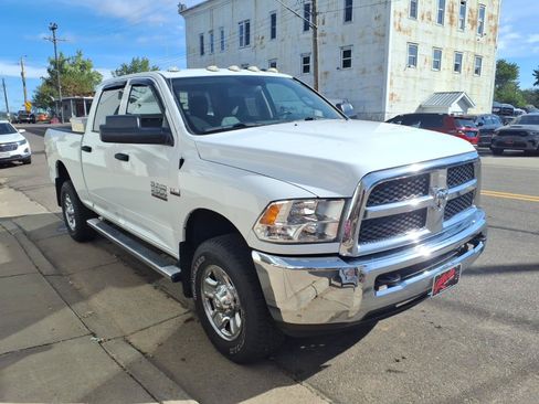 Used 2017 RAM 2500 Tradesman w/ Chrome Appearance Group AWD/4WD image 4