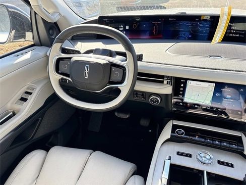 New 2025 Lincoln Navigator L Reserve image 13