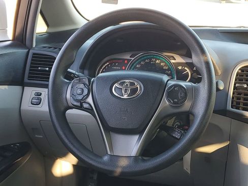 Used 2015 Toyota Venza LE image 25