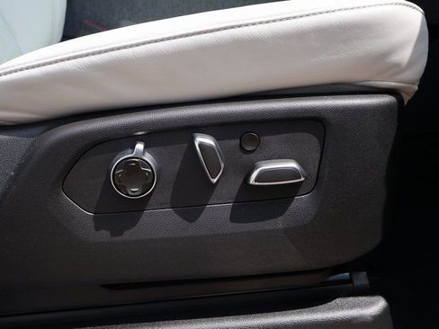 Certified 2025 Cadillac Escalade Premium Luxury Platinum image 9