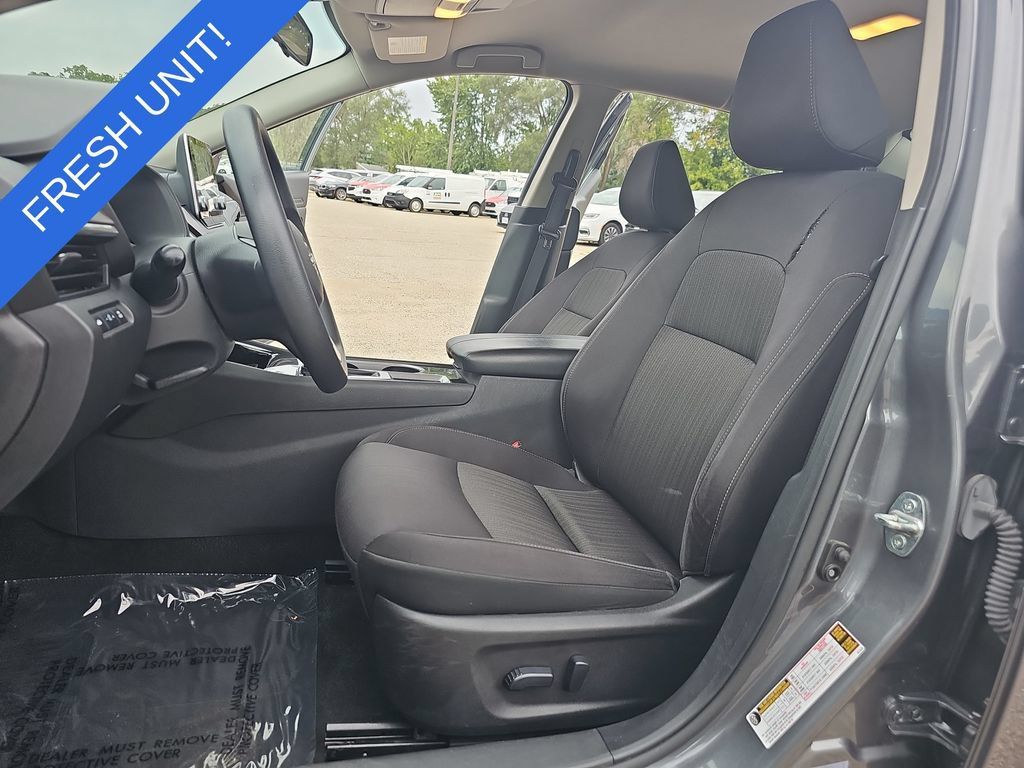 Used 2024 Nissan Altima 2.5 SV FWD image 14