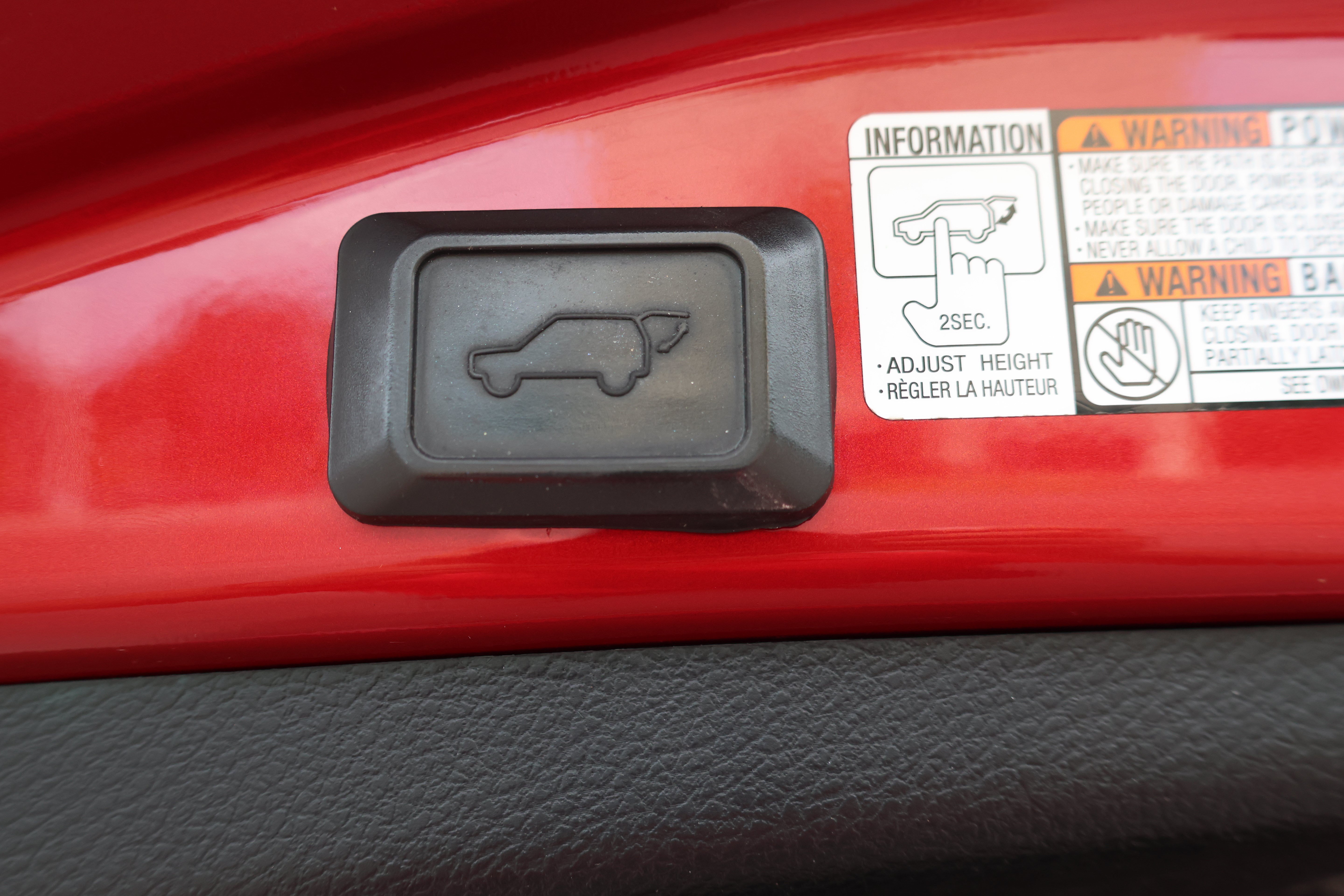 Used 2016 Toyota RAV4 Limited AWD/4WD image 6