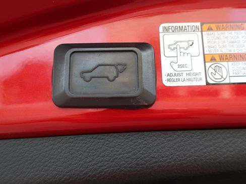 Used 2016 Toyota RAV4 Limited AWD/4WD image 6