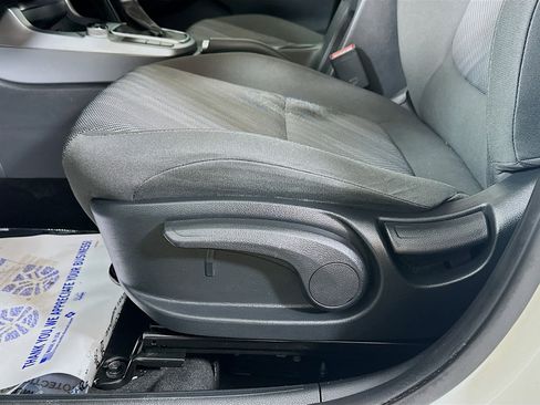 Certified 2025 Kia Seltos LX AWD/4WD image 18