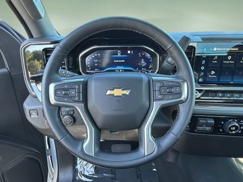 Used 2025 Chevrolet Silverado 2500 LT w/ Convenience Package RWD image 12