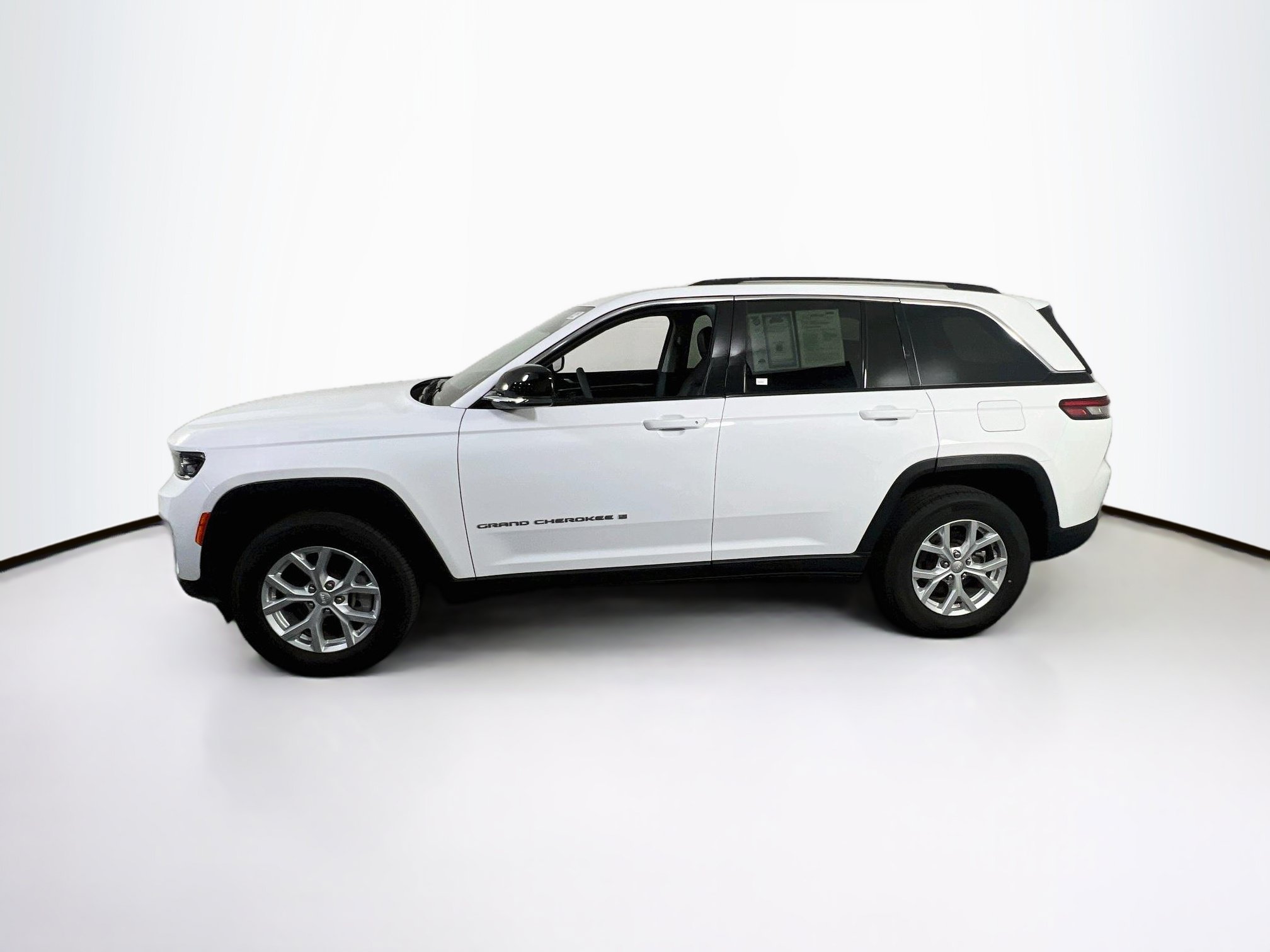 Used 2023 Jeep Grand Cherokee Limited AWD/4WD image 8