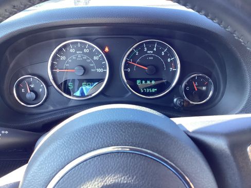 Used 2018 Jeep Wrangler Rubicon w/ Power Convenience Group image 17