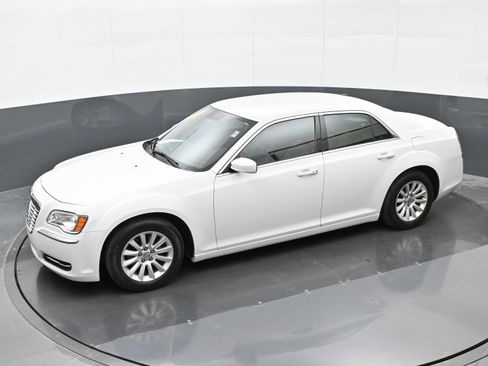 Used 2013 Chrysler 300 RWD image 28