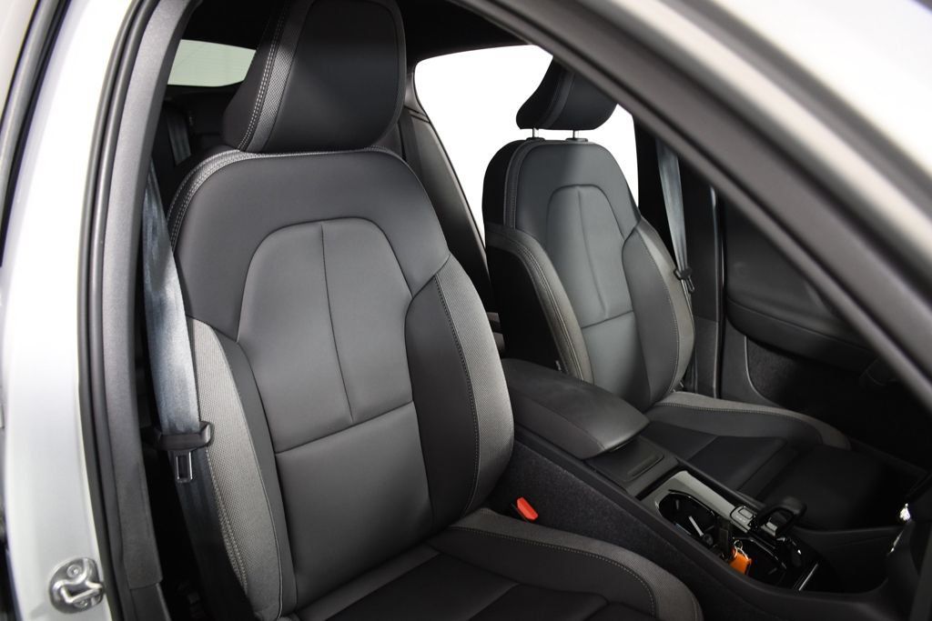 Used 2023 Volvo C40 Recharge Core AWD/4WD image 20