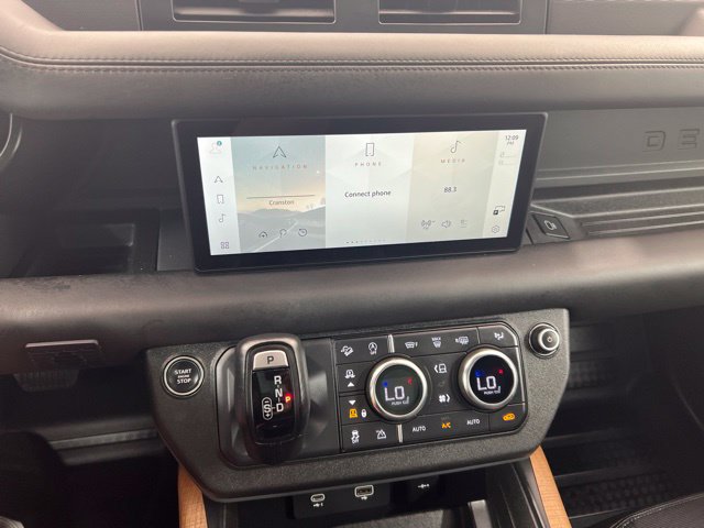 Used 2023 Land Rover Defender 110 X-Dynamic SE AWD/4WD image 16