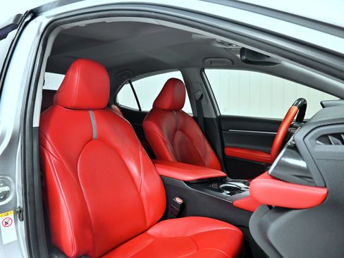 Used 2019 Toyota Camry XSE FWD image 27