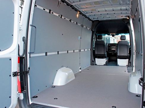 Used 2025 Mercedes-Benz Sprinter 2500 image 6