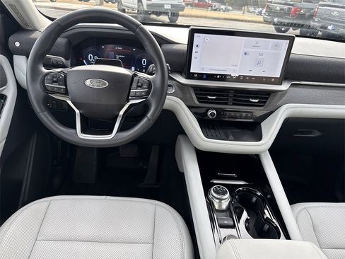Used 2025 Ford Explorer Platinum w/ LUX Leather Package image 22