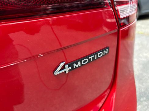 Used 2022 Volkswagen Tiguan SE AWD/4WD image 32