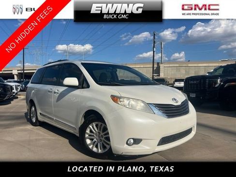 Used 2015 Toyota Sienna XLE w/ XLE Navigation Package FWD image 1