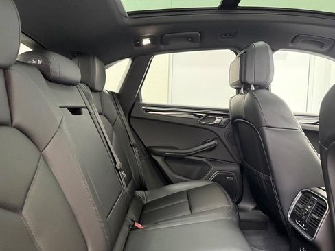 Certified 2025 Porsche Macan AWD/4WD image 13