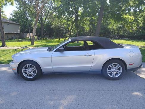 Used 2012 Ford Mustang Convertible RWD image 13