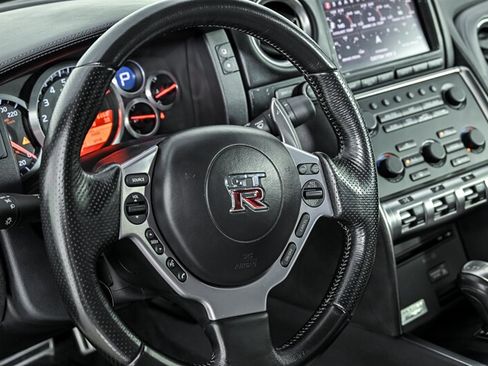 Used 2009 Nissan GT-R Premium AWD/4WD image 18