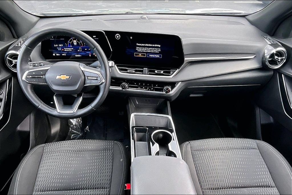 Used 2025 Chevrolet Equinox LT AWD/4WD image 7