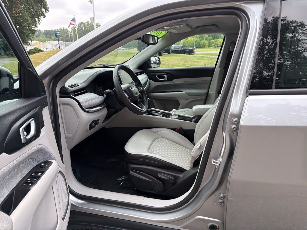 Used 2022 Jeep Compass Latitude AWD/4WD image 10