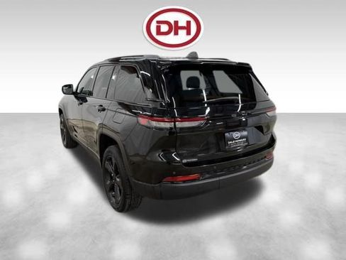 Used 2023 Jeep Grand Cherokee Altitude image 11