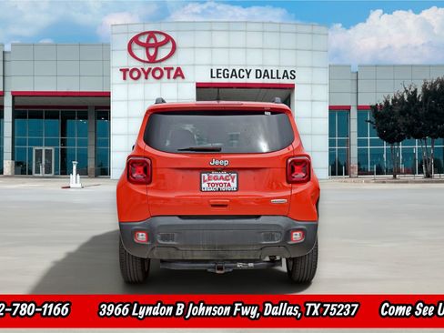 Used 2020 Jeep Renegade Latitude w/ LED Lighting Group FWD image 8