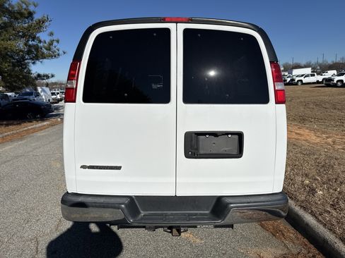 Used 2019 Chevrolet Express 2500 LT w/ LT Preferred Equipment Group image 9