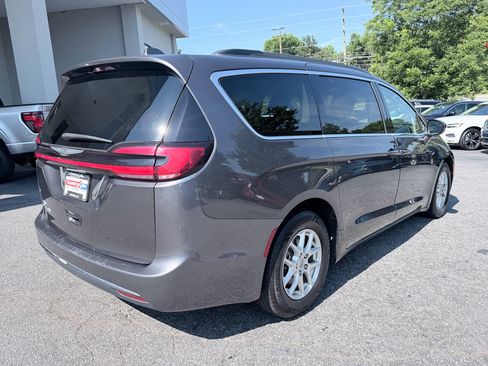 Used 2022 Chrysler Pacifica Touring-L FWD image 6