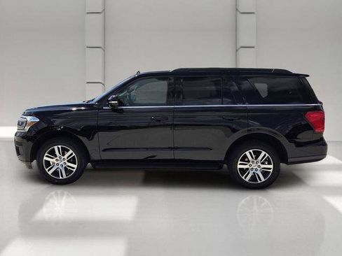 Used 2024 Ford Expedition XLT AWD/4WD image 2