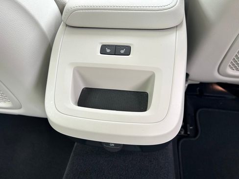 Certified 2025 Volvo V60 B5 Cross Country Plus image 17